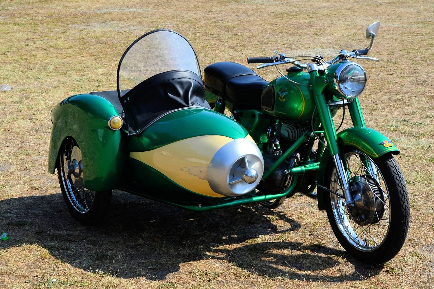 ¿Se puede llevar una moto con sidecar hoy en día?