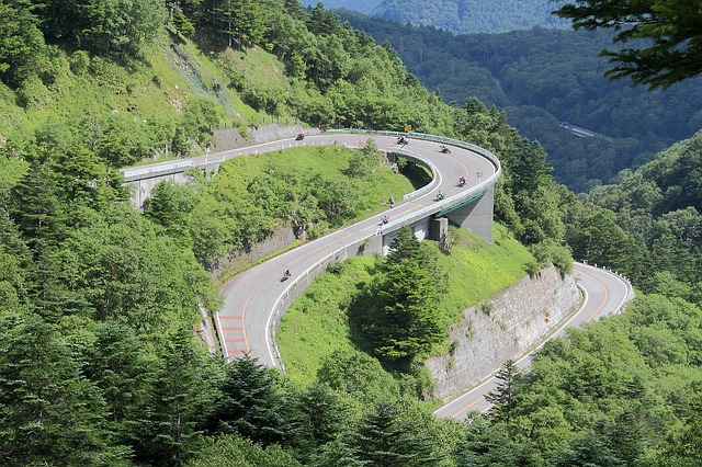 Consejos para que un puerto de montaña no deje al coche con la lengua fuera